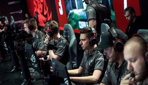 中的表现更 中的表现更